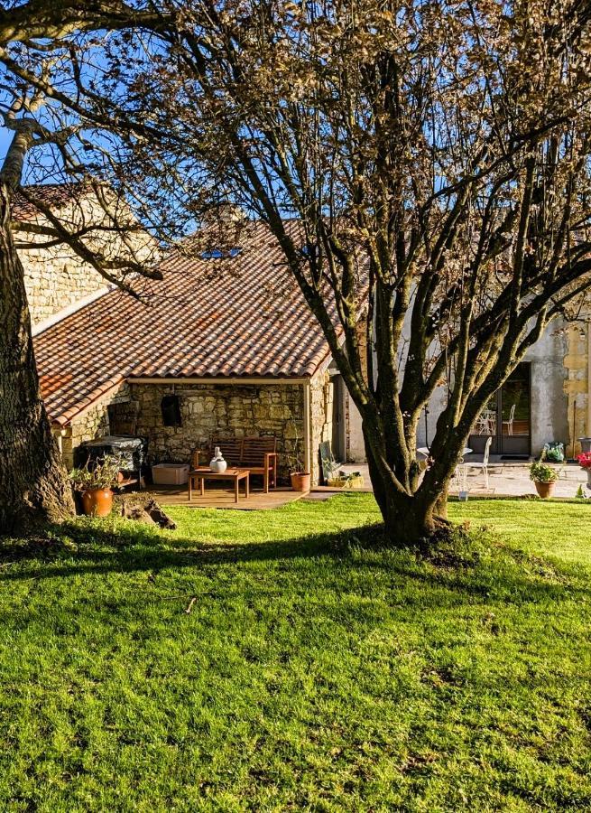 Gite De La Petite Vallee Saint-Savinien Exteriör bild